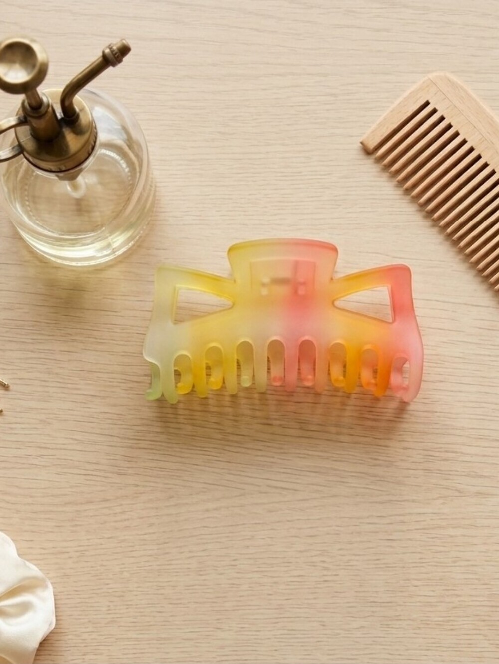 |FREE W/PURCHASE| Gradient Hair Claw Clip - Pink, Yellow, Green